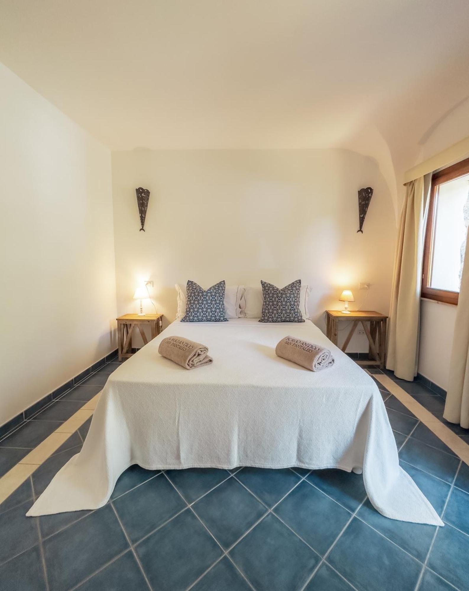 La Suera San Pantaleo Hotel Eksteriør billede