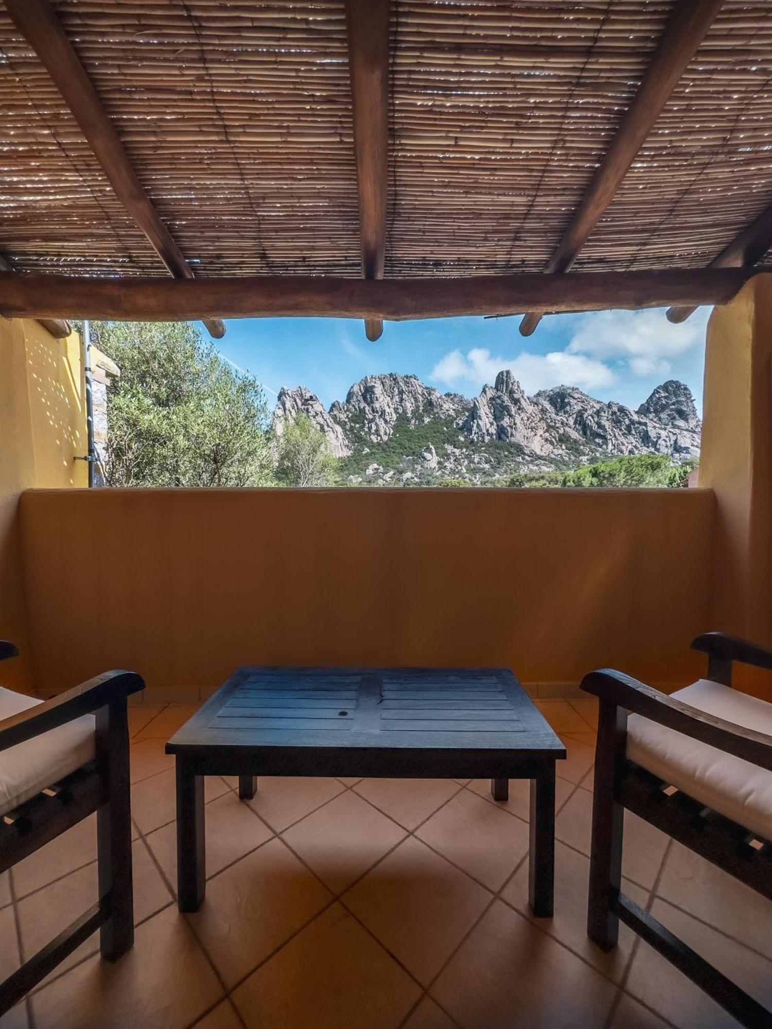La Suera San Pantaleo Hotel Eksteriør billede
